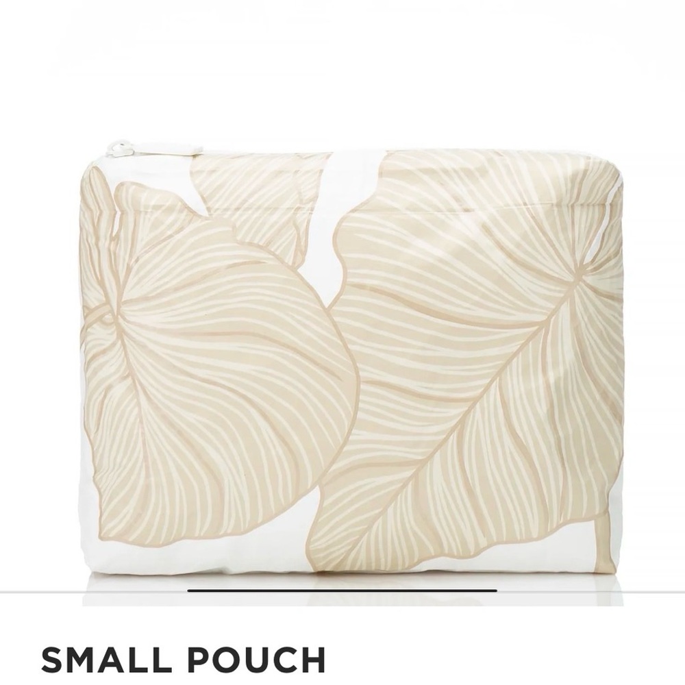 ALOHA Collection Small Launui in Glow Color Cream Kalo Leaf Design Pouch